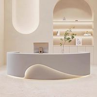 Bureau de réception gris moderne avec lumière LED, design d'usine personnalisable et durable de haute qualité pour les salons de manucure, les hôtels et les écoles.