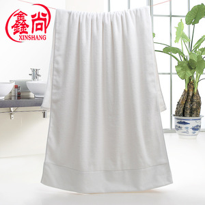 Serviette de bain en coton pur Xinshang 70x150cm blanche moelleuse pour hôtel - Product Image 2