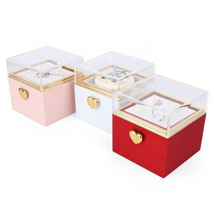 Caja de Joyería Giratoria Cuadrada Hecha a Mano para el Día de San Valentín con Diseño de Oso, Estuche Premium para Guardar Collares y Anillos, con Vela Electrónica Integrada, Creativa - Product Image 4