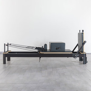 Reformer de Pilates Minimalista y Elegante en Aleación de Aluminio Negro para Apartamentos, Spas y Retiros - Product Image 5