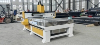 Routeur CNC 1325 pour le traitement de la pierre avec réservoir d'eau, broche refroidie par eau de 7,5 kW, machine de gravure CNC pour le travail du pierre