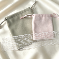 Pochette à bijoux personnalisée en velours doux avec cordon de serrage, idéale pour l'emballage cadeau de marques et le rangement quotidien des bijoux