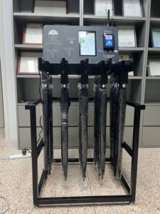 Distributeur automatique <span class=keywords><strong>de</strong></span> parapluies FEISHI, vente chaude, personnalisable, en libre-service 24h/24, 15 parapluies, équipement locatif - Product Image 5