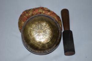 Cuencos Tibetanos Cantores Hechos a Mano en Metal Ecológico, Tallados, Surtidos, 50 kg, Nepal NP para Meditación - Product Image 3