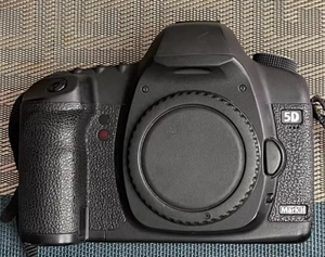 Appareil Photo Numérique d'Occasion Bonne Qualité <span class=keywords><strong>Canon</strong></span> EOS <span class=keywords><strong>5D</strong></span> <span class=keywords><strong>Mark</strong></span> II Boîtier Plein Format Uniquement - Product Image 1