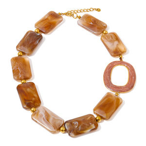 JINYOU 4184 Collana Europea Esagerata Popolare con Perle Rettangolari in Resina Color Ambra, Girocollo, <span class=keywords><strong>Gioielli</strong></span> - Product Image 1