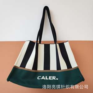 Nouveau modèle de <span class=keywords><strong>sac</strong></span> pour téléphone portable, <span class=keywords><strong>sac</strong></span> à main décontracté pour femmes, <span class=keywords><strong>sac</strong></span> plissé en polyester à motif géométrique, portable et multifonctionnel, fermeture ouverte - Product Image 4