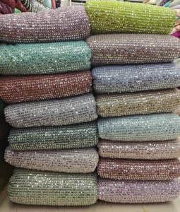 Tissu net de séquence de travail manuel à la demande pour la fabrication de robes de soirée - Product Image 3