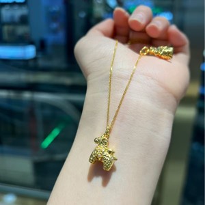 Consegna Rapida, Ciondolo Vintage Nostalgico in Oro 18K per Donne, Design Aerodinamico con Zodiaco Cavallo - Product Image 5