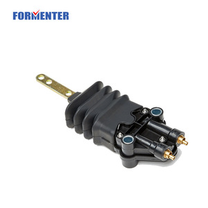 Valvola di controllo altezza airbag Formenter con asta di regolazione 4640070070 per sospensioni camion Sinotruk Howo - Product Image 3