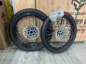 Kit de conversion de <span class=keywords><strong>pneus</strong></span> Surron Super Moto pour Light Bee <span class=keywords><strong>X</strong></span> Sur Ron Street Tires - Product Image 2