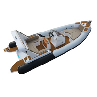 Bateau pneumatique semi-rigide RIB-700A, coque en fibre de verre, matériau Hypalon, norme CE.