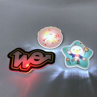 Badge blanc en forme de logo personnalisé 5 pièces, badge de sécurité LED clignotant pour événement