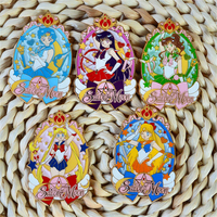 Vente en gros de figurines d'anime Sailor Moon de haute qualité, badges en émail dur, accessoires de dessins animés