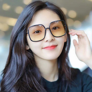 Lunettes de soleil de style D, montures surdimensionnées, protection UV400 pour femmes, mode street style - Product Image 1