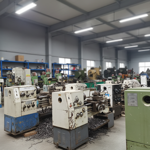 Tour à métaux horizontal CNC automatique d'occasion CEM C6132, 3000 mm, 220 V, usage léger, broche NT40 haute performance, 4 stations d'outils - Product Image 3