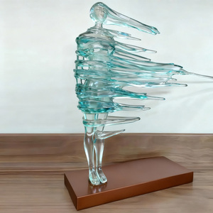 Esculturas <span class=keywords><strong>de</strong></span> resina transparente personalizables <span class=keywords><strong>de</strong></span> chicas fuertes en el viento - Product Image 2