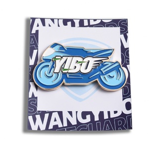 Aimant de réfrigérateur en métal émaillé dur personnalisé, design créatif, forme de moto - Product Image 1