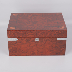 Humidor de bureau DS DSC-1068 avec logo personnalisé, en bois massif de cèdre espagnol, vitrine de présentation, finition laquée, MDF écologique, métal - Product Image 1