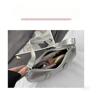 Nuevo bolso retro para mujer con diseño exclusivo, bolso de hombro de material PU, color sólido y a la moda. - Product Image 6