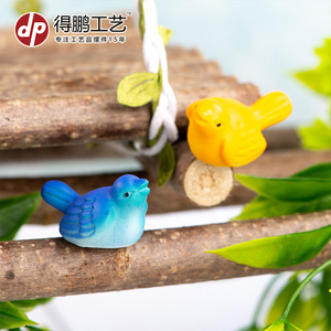 Figurine d'oiseau en résine Dp bleue et jaune, mini figurine d'animal pour la décoration de la maison ou du bureau - Product Image 1