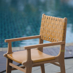 Elegancia con la Silla de Comedor Corsica Arm, fabricada con madera de teca duradera y cuero de primera calidad, mueble perfecto para realzar el espacio. - Product Image 6