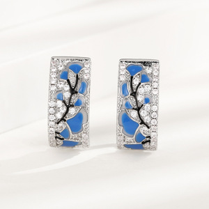 Boucles d'oreilles en émail Orchidée Iris pour femmes, bijoux floraux tendance - Product Image 4