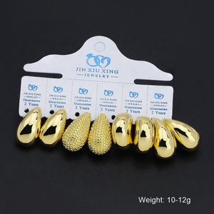 Pendientes Huggie Clásicos Populares Chapados en Oro de Latón con Forma de Lágrima Gruesa para Mujer - Product Image 1