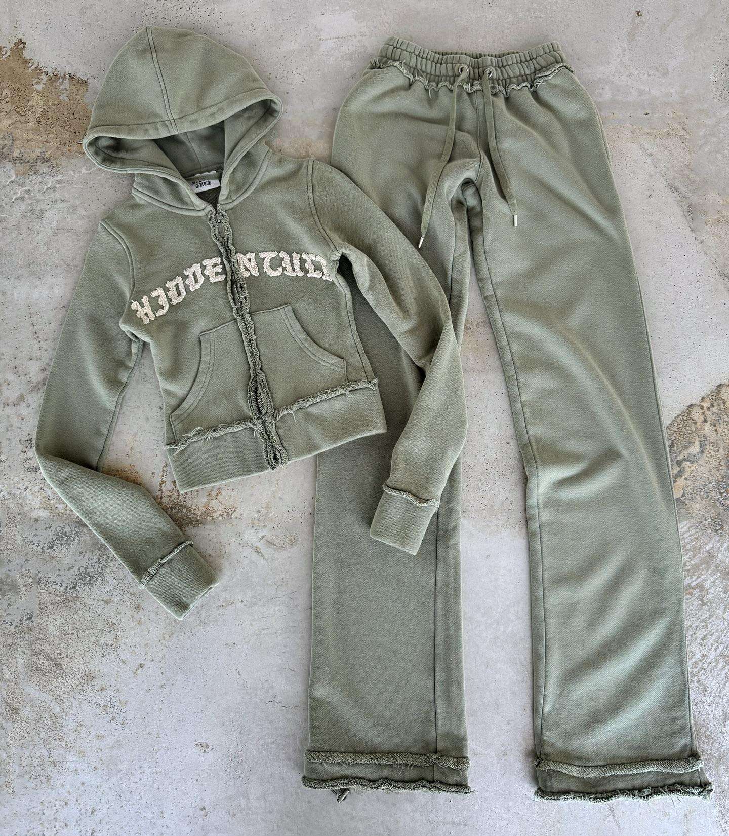 Shop High Quality Sweatsuit Sets for Unisex Wholesale