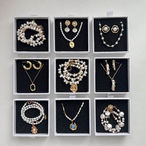 Nouvel ensemble d'emballage en papier ondulé pour <span class=keywords><strong>bijoux</strong></span> avec logo personnalisé <span class=keywords><strong>Cartier</strong></span>, boîte à <span class=keywords><strong>bijoux</strong></span> Van Cleef, emballage pour l'expédition de <span class=keywords><strong>bijoux</strong></span> - Product Image 5