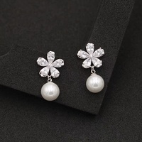 Anting-anting Drop bunga mutiara Aloi serbaguna sederhana untuk wanita cahaya mewah ceruk peri modis segar elegan