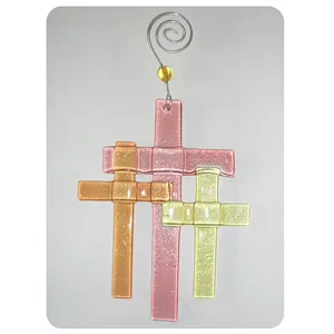 Verre fusionné tricolore croix attrape-lumière fait à la main vitrail Art peint à la main décor à la maison verre fusionné croix fenêtre suspendue