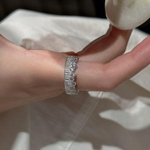 Bague en argent pur S925 à rayures verticales, design de niche de luxe avec incrustation, qualité fine, style vintage cool - Product Image 3