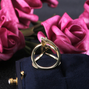 Anello geometrico minimalista traforato per donna, elegante gioiello da dito alla moda - Product Image 3