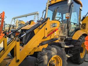 Chargeuse-pelleteuse JCB 3CX 4x4 d'occasion, d'origine britannique, 9 tonnes, modèle 2023, polyvalente, tracteur à roues, excavatrice, chargeuse-compacteuse, pour usage municipal - Product Image 4