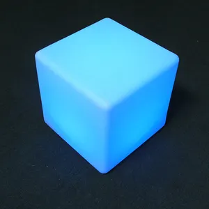 LED di Plastica RGB Cubo Per La Tavola E La Sede Manifattura Direttamente Cubo PRINCIPALE HA CONDOTTO 16 Colori Cambiano Cubo di Luce