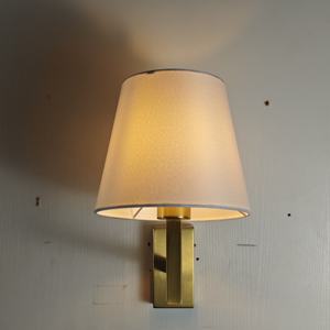 Lámpara de Cabecera Individual para Habitación Estándar King Size <span class=keywords><strong>del</strong></span> Hotel Holiday Inn H5 by IHG - Product Image 4