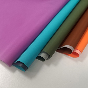 Nhà Máy Giá mẫu miễn phí thoáng khí TPU tráng 3 lớp softshell Polyester loại Tơ Sống lót vải cho xuống áo khoác - Product Image 1