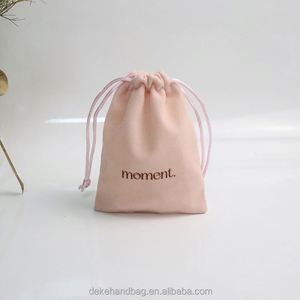Pochettes cadeaux en suède rose avec logo imprimé sur mesure, sacs à cordon anti-poussière - Product Image 3