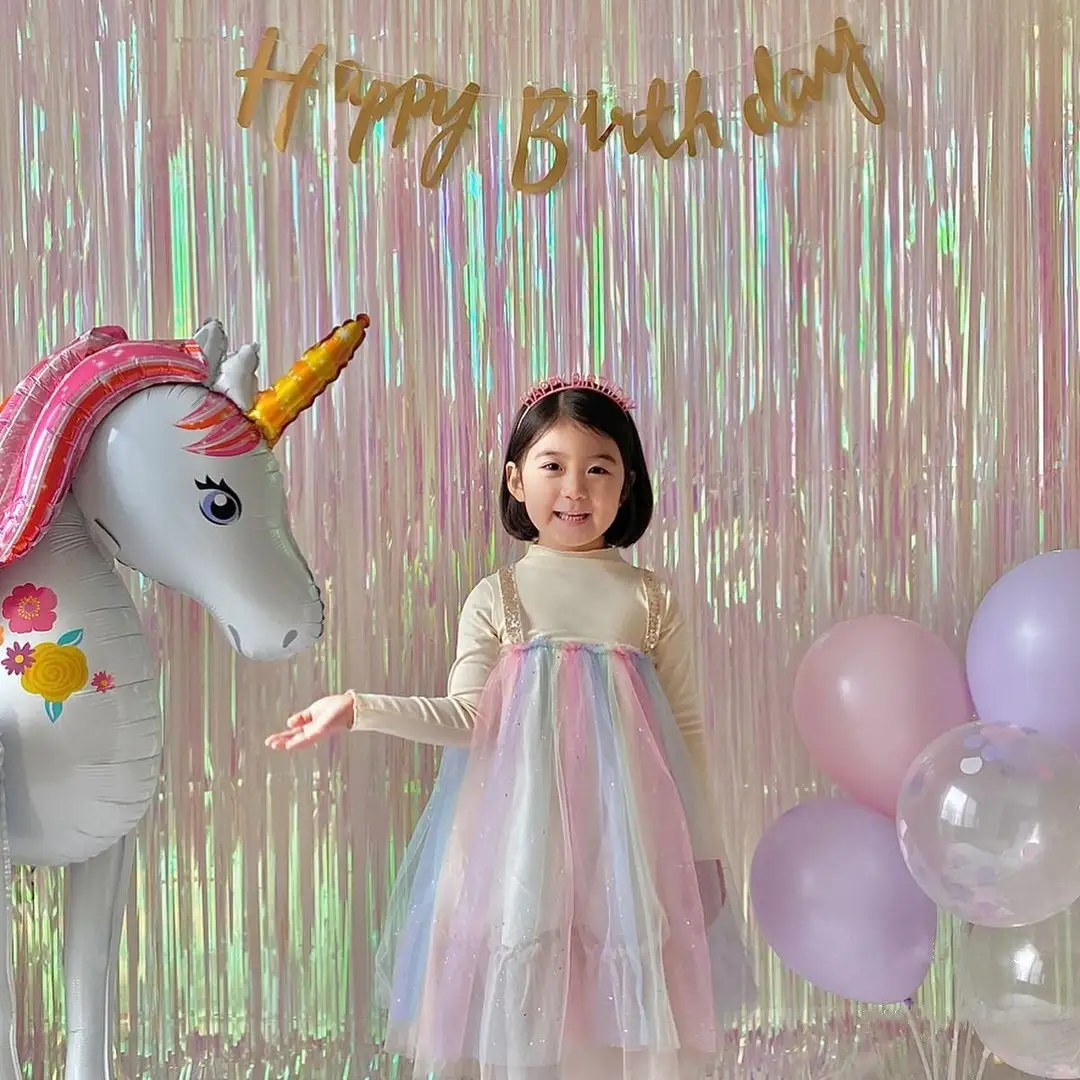 מסיבת צבע ממתקים מהודר מבריק מגשם רקע טינסל וילונות לסכל יום הולדת