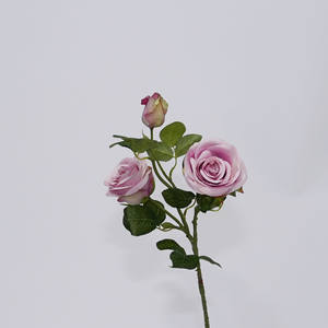 وردة حريرية يدوية الصنع بثلاثة رؤوس، واقعية الملمس، مرطبة وتدوم طويلاً، مثالية لحفلات الزفاف، الكريسماس، وحفلات التخرج. - Product Image 1