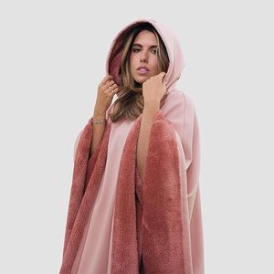 Áo choàng chăn đắp có mũ trùm đầu, kiểu dáng rộng rãi, unisex, chất liệu lông giả sherpa mềm mại, có trọng lượng - Product Image 5