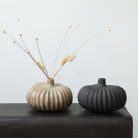 Vase en céramique de style Wabi-Sabi moderne et mini artisanat de fleurs Accessoires de maison de conception côtière pour ornements de style Ins