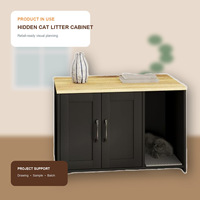 Meuble-lit pour litière de chat dissimulé sur mesure avec entrée latérale, portes de ventilation et dessus en bois pour l'intérieur