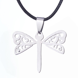 Collier pendentif ZRM Fashion en argent avec charme Triskelion Teen Wolf - Acier inoxydable unisexe tendance pour les occasions spéciales - Product Image 3