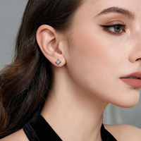 Boucles d'oreilles en forme de cœur en acier inoxydable avec dos à billes et filetage interne pour un ajustement sécurisé, accessoires de piercing pour hélix et lobe, pour hommes et femmes