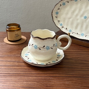 Service de table en céramique bleu floral peint à la main, style campagne française vintage, assiettes en porcelaine faite à la main avec glaçure mouchetée - Product Image 6