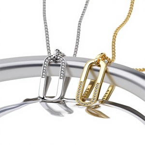 Collar con Colgante Rectangular de Diseño Geométrico Minimalista de Moda 2024, Latón con Incrustaciones de Circonita 3A, Engaste de Garra, Cadena de Eslabones Clásica - Product Image 1