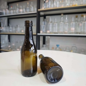 <span class=keywords><strong>Precio</strong></span> barato personalizado irrompible vacío mini vino tinto bebida botella <span class=keywords><strong>de</strong></span> vidrio línea con corcho - Product Image 3