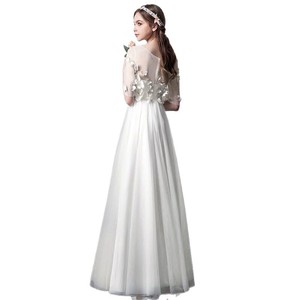 Robe de mariée en maille à col en U et manches courtes avec appliques florales pour la photographie de voyage - Product Image 5